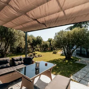 https://cyclades-luxury-studios.hotelschalkidiki.net
